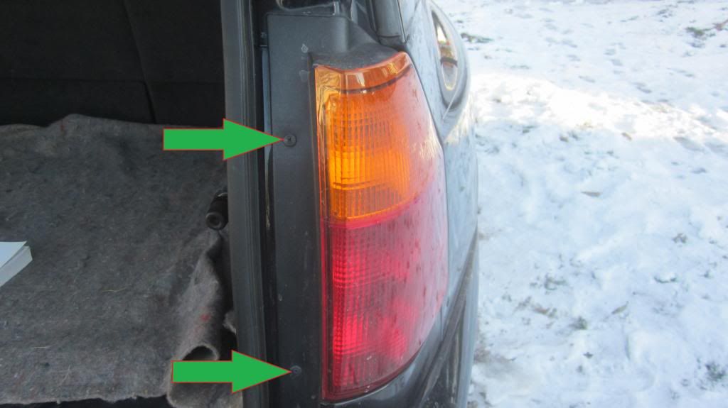 [SOLVED] Tail Light Lens Removal Chevy TrailBlazer, TrailBlazer SS
